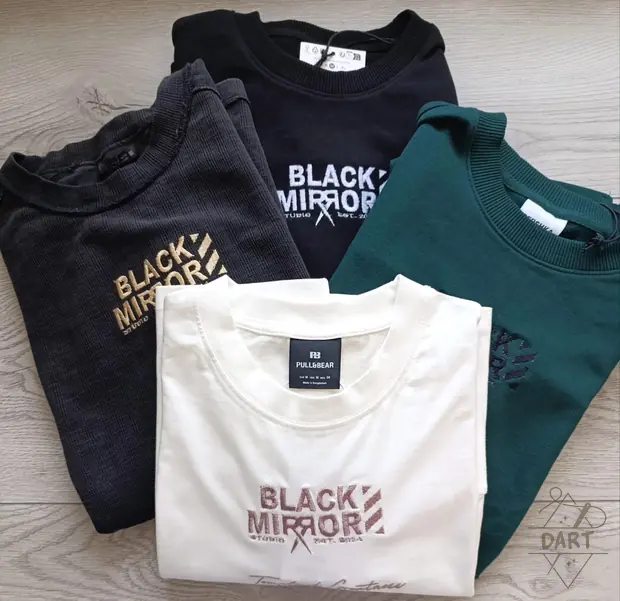 Tricouri brodate pentru Black Mirror Studio